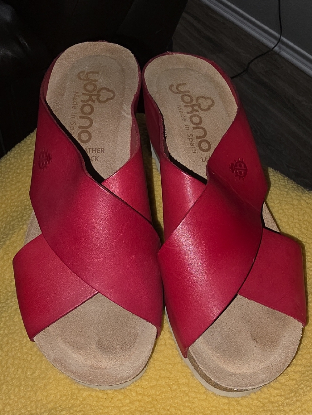 Yokono Red Wedge Sandals